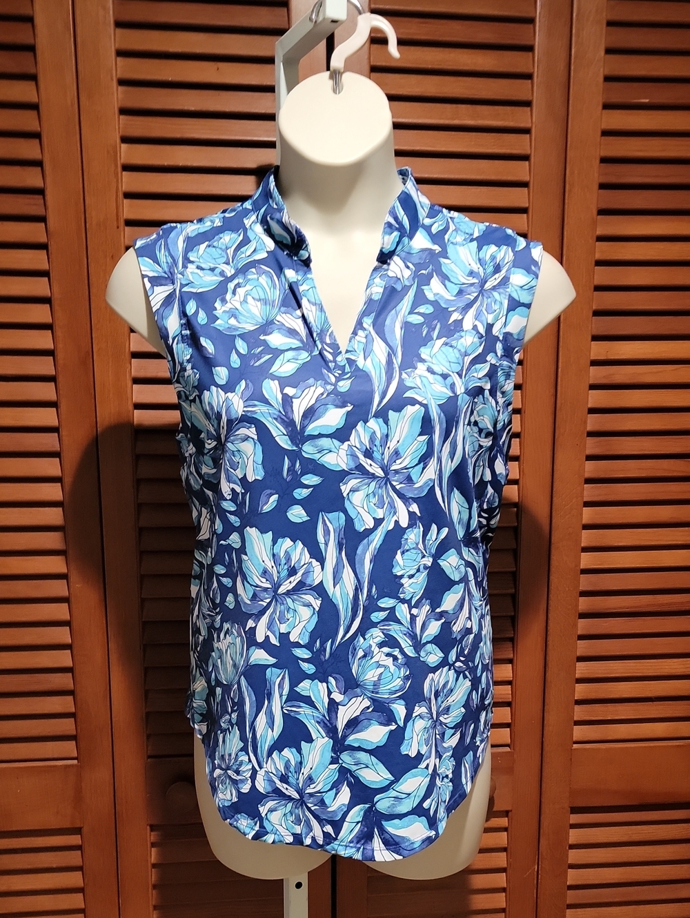 CORAL BAY GOLF WOMEN'S ACTIVE SLEEVELESS BLUE FLORAL GOLF TOP